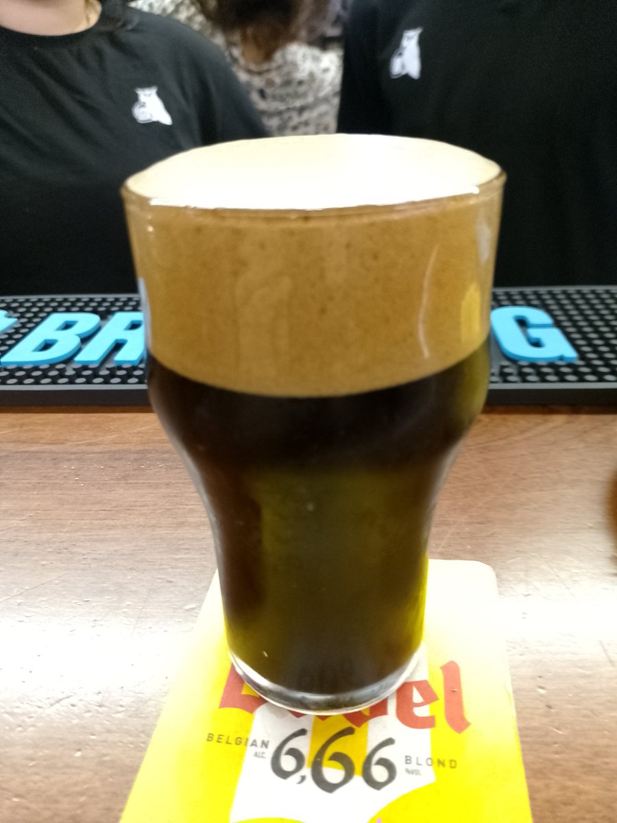 Pois mira... merézoo.

Toda a semana dobrando o lombo para apañar castañas, agora unha (media) pinta de Imperial Stout. No <a href="/O_Moucho/">Cervexaría O Moucho</a>, of course.