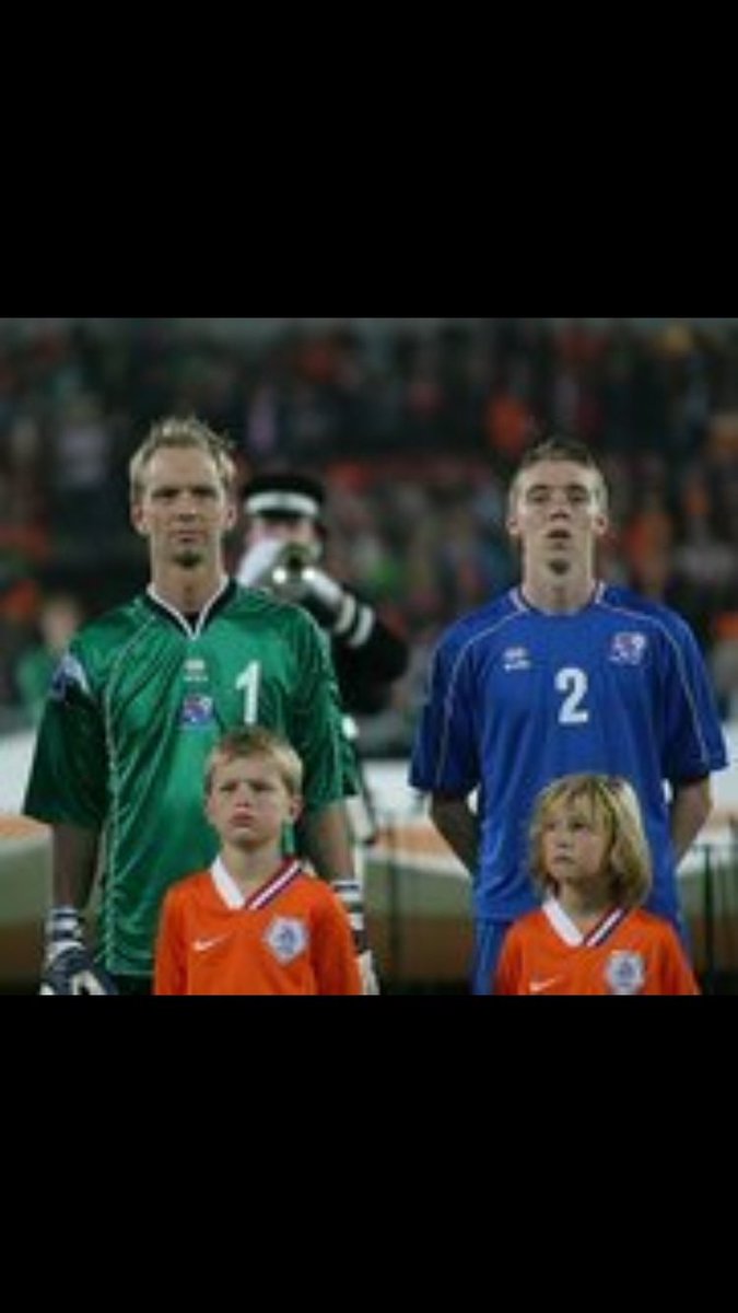 Til hamingju með ótrúlegan feril litli frændi🙌🏻🙏🏻❤️#takkbirkir <a href="/BirkirSaevars/">Birkir Már Sævarsson</a>