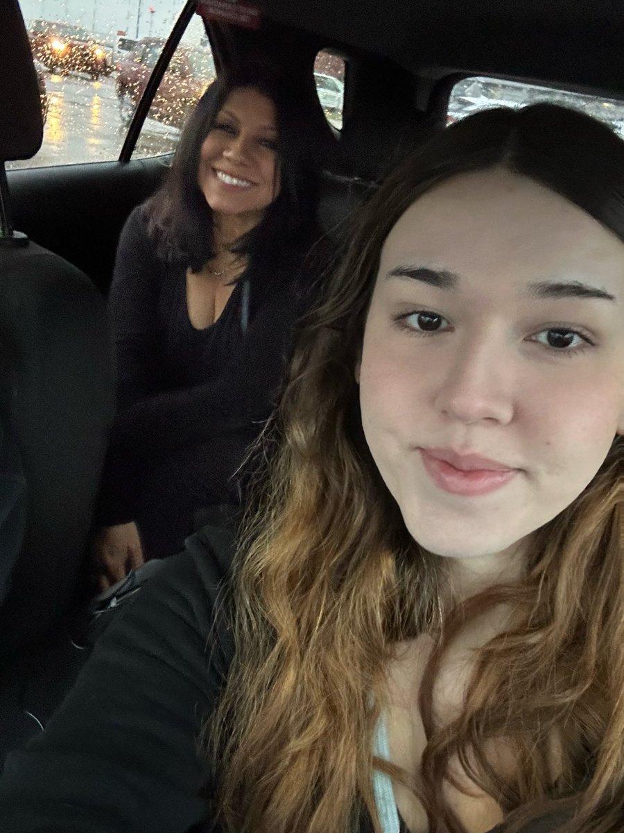 itsmecolliebean's tweet photo. a trans girl and her supportive mom 🏳️‍⚧️❤️ https://t.co/GRDAL4cF9L