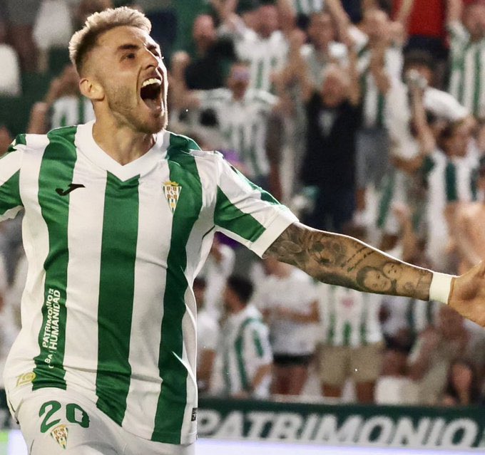 AlbMayoral's tweet photo. 🤍💚⚽️ En los días donde todo gira sobre #ElClasico no hay mayor dosis de adrenalina que ver ganar al @CordobaCF_ofi en el Arcangel. https://t.co/8NAluwNV6E