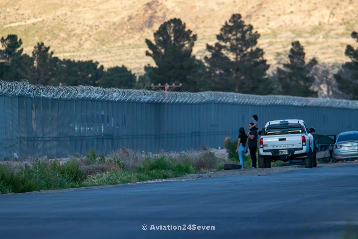 aviation24seven's tweet photo. Family Spotting 

#nellisafb #nellis #nellisairforcebase #redflag24 #redflag #airforce #marines #navy #fighter #fighterjet #f35 #f16 #f18 #f22 #f15 #b52 #b2b #b2 #airforce #af #planegeek #planespotting #planelovers #usaf #airforce #lasvegas #edwardsafb #military https://t.co/LBudZNREgj