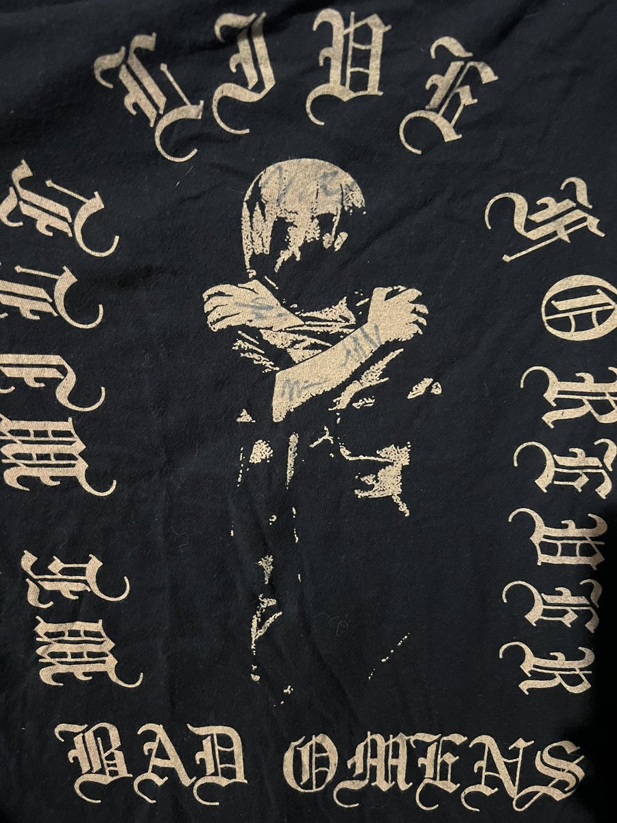 ColoredDecay's tweet image. In the middle of moving and peep what I found!

Signatures are super faded, I used to wear this shirt like crazy! 

I think it’s from 2016 / Early 2017