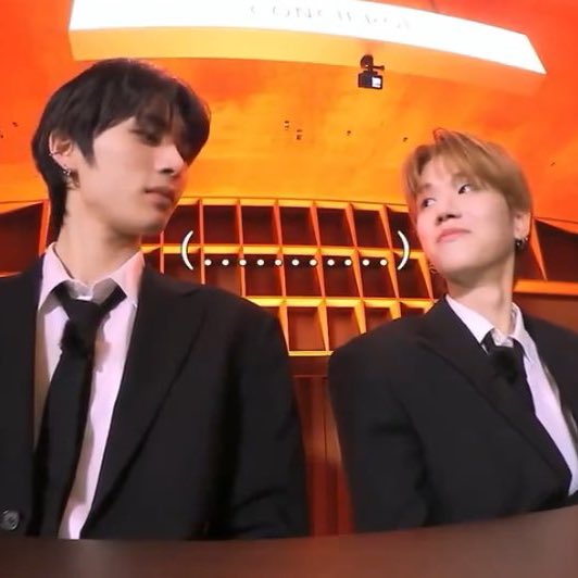 너네 지금 둘이 동료야커플이야
                                                          커플…?
동료잖아!!!!!!!지금서로를
동료로대하고있잖아!!!!!!!!!!!!!
다시물어볼게 둘이동료야커플이야
                                                       …동료?
그래동료잖아!!!!!!!!!!!!!!!!!!!