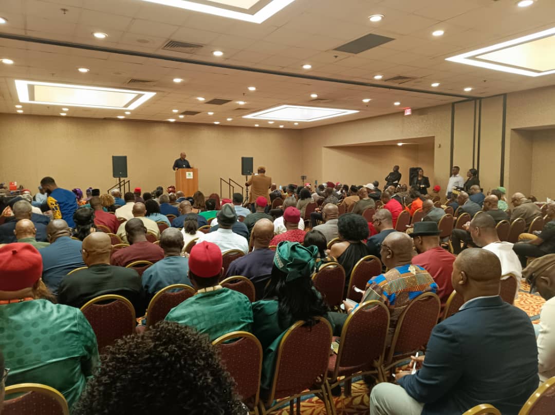 PeterObi's tweet image. My Gratitude Tour to Nigerians in the Diaspora continued yesterday in Los Angeles, California, US, as I met with the Nigerian diaspora community and shared a consistent message of positive desire, admonishing them not to give up hope in Nigeria. 

I urged them to believe in a New…