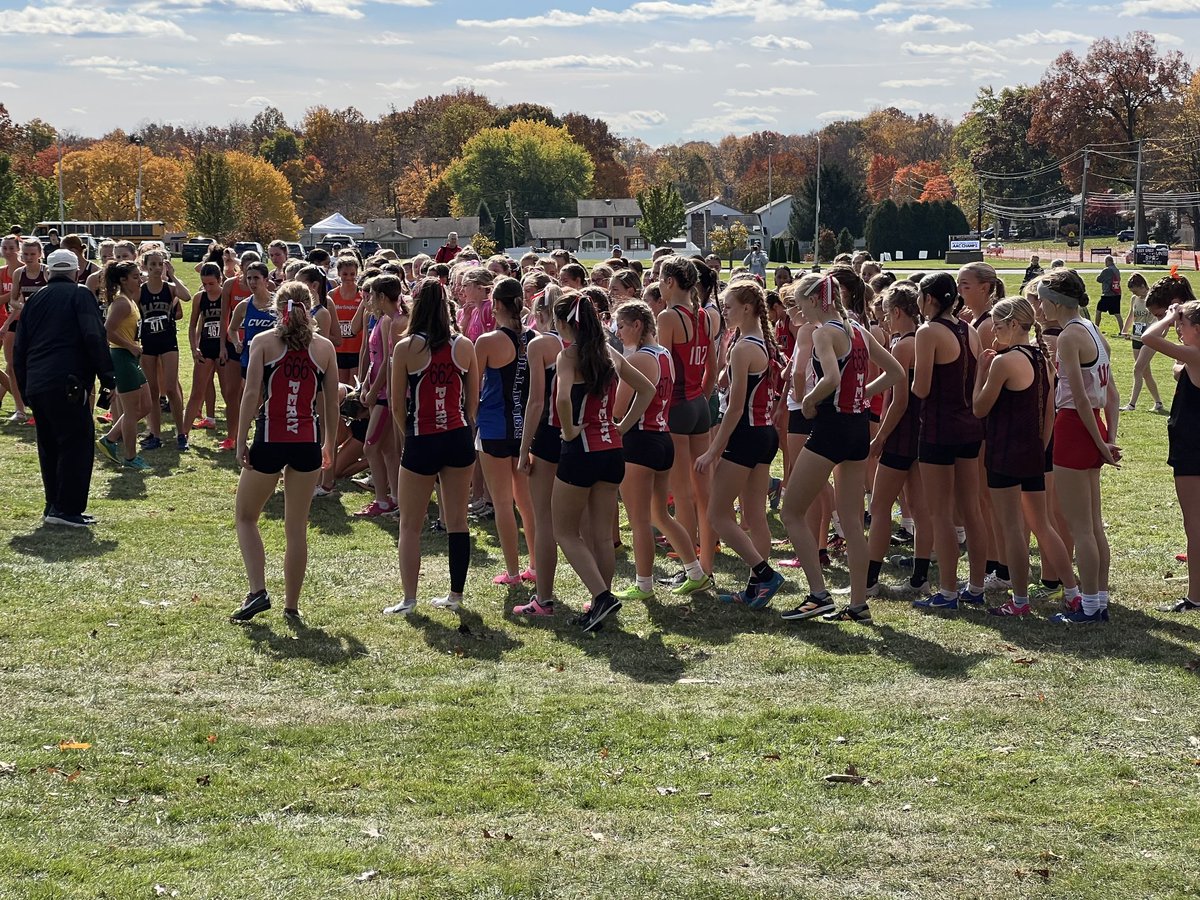Perry_Pirates's tweet photo. Girls are getting ready! Go Pirates! https://t.co/t0sDuQmblw