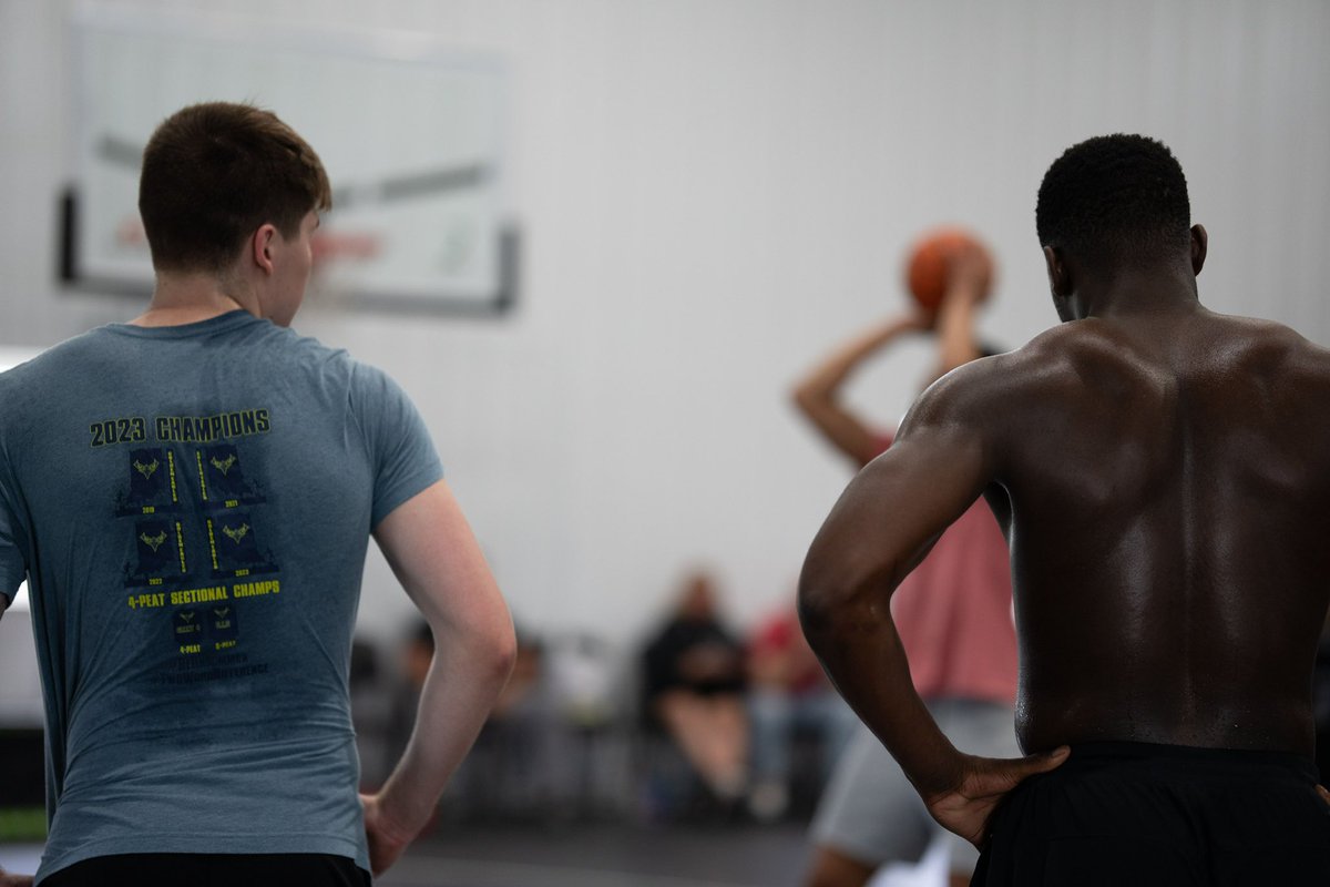 CompeteTraining's tweet photo. S/o to #thebrotherhood all over the country today kicking off seasons whether it be games, exhibitions or scrimmages! Show ‘em that #COMPETEMENTALITY 😤! We planted seeds all off-season, go harvest what’s yours! 💪
-
📸: @landofullframe
-
#compete #wetraininabarn #mindset #mindsetcoach #TheBarn #TheBrotherhood #basketballtraining