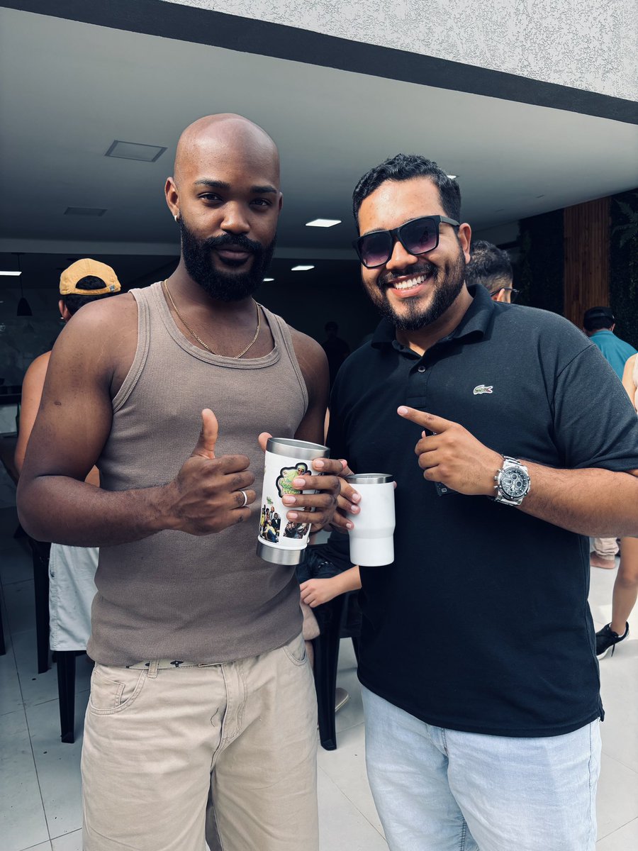 roccha99s's tweet photo. Os homens do sucesso https://t.co/ajafG9Sjcb