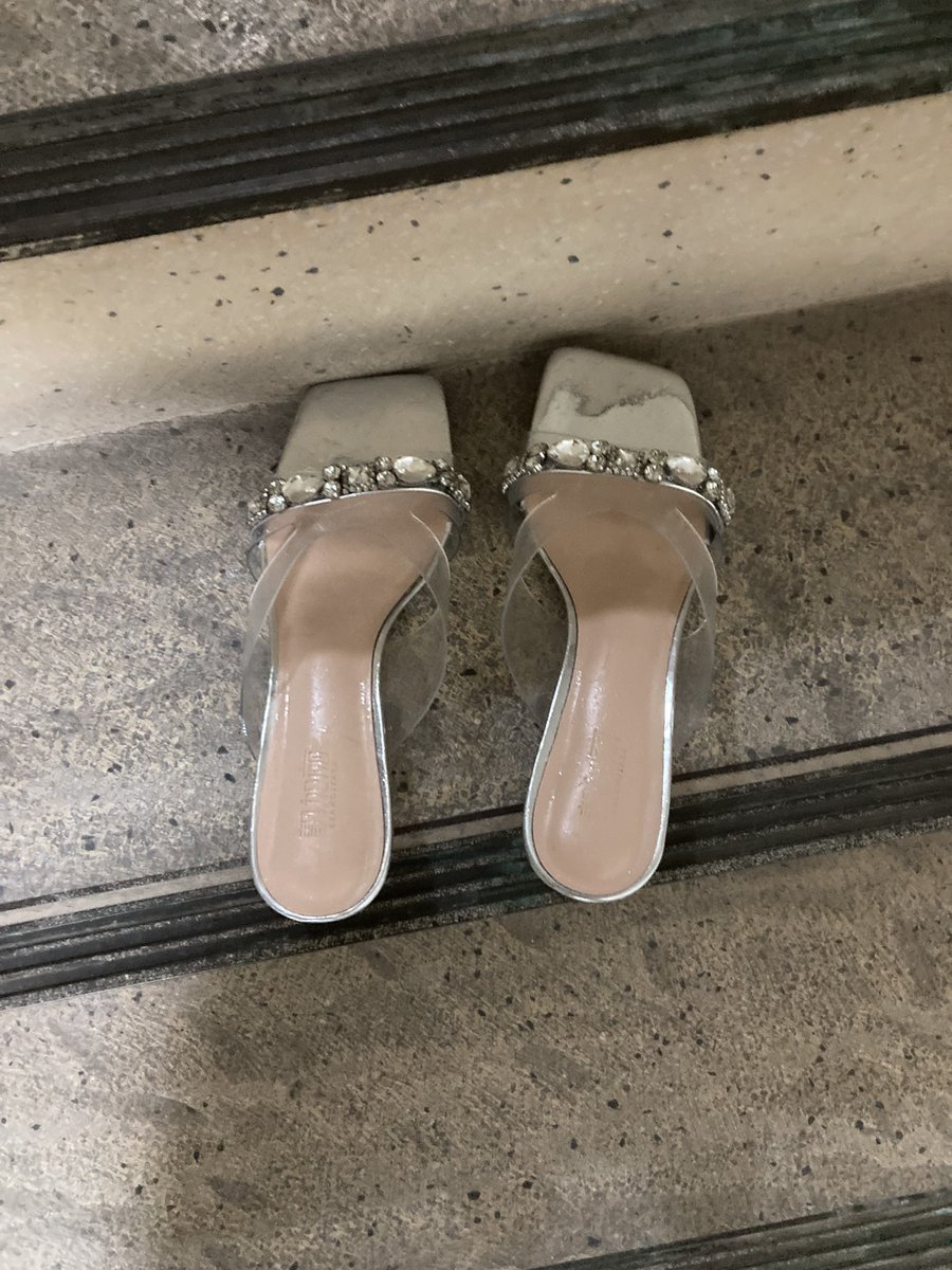lovedj760602's tweet photo. 有新鞋～～先舔一舔 來點潤滑 慢慢抽插 玩到濕答答…🥰 https://t.co/J9PuJ0DwD7