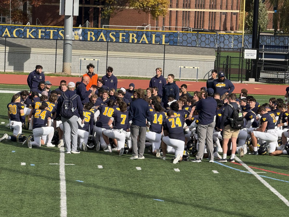 Shout out to <a href="/UofRFootball/">Rochester Football</a> for the game day visit!! <a href="/CoachSapp14/">Chris Sapp</a> <a href="/coachglen/">Glen Graham MSEd💙💛</a> <a href="/ClevelandHillFB/">CH Football</a>
