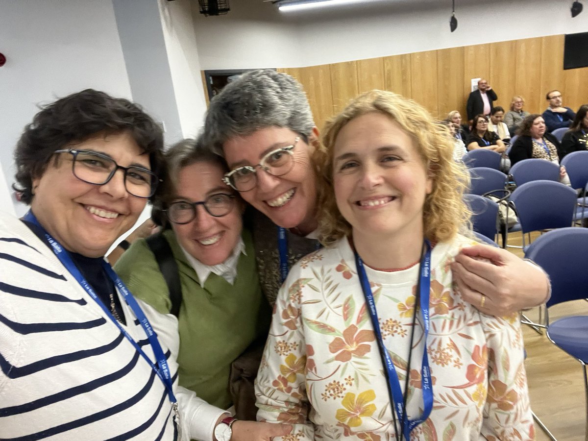 RYjara's tweet photo. #Innovareli24 ha sido un momento de reencuentro con personas muy queridas, que compartimos grandes pasiones: la educación, la fe, el sentido de la misión y de la tarea común.
Es precioso ver cara tan conocidas después de los años y tan queridas.
Somos la Familia de InnovaReli🫶 https://t.co/dNOFVNITzB