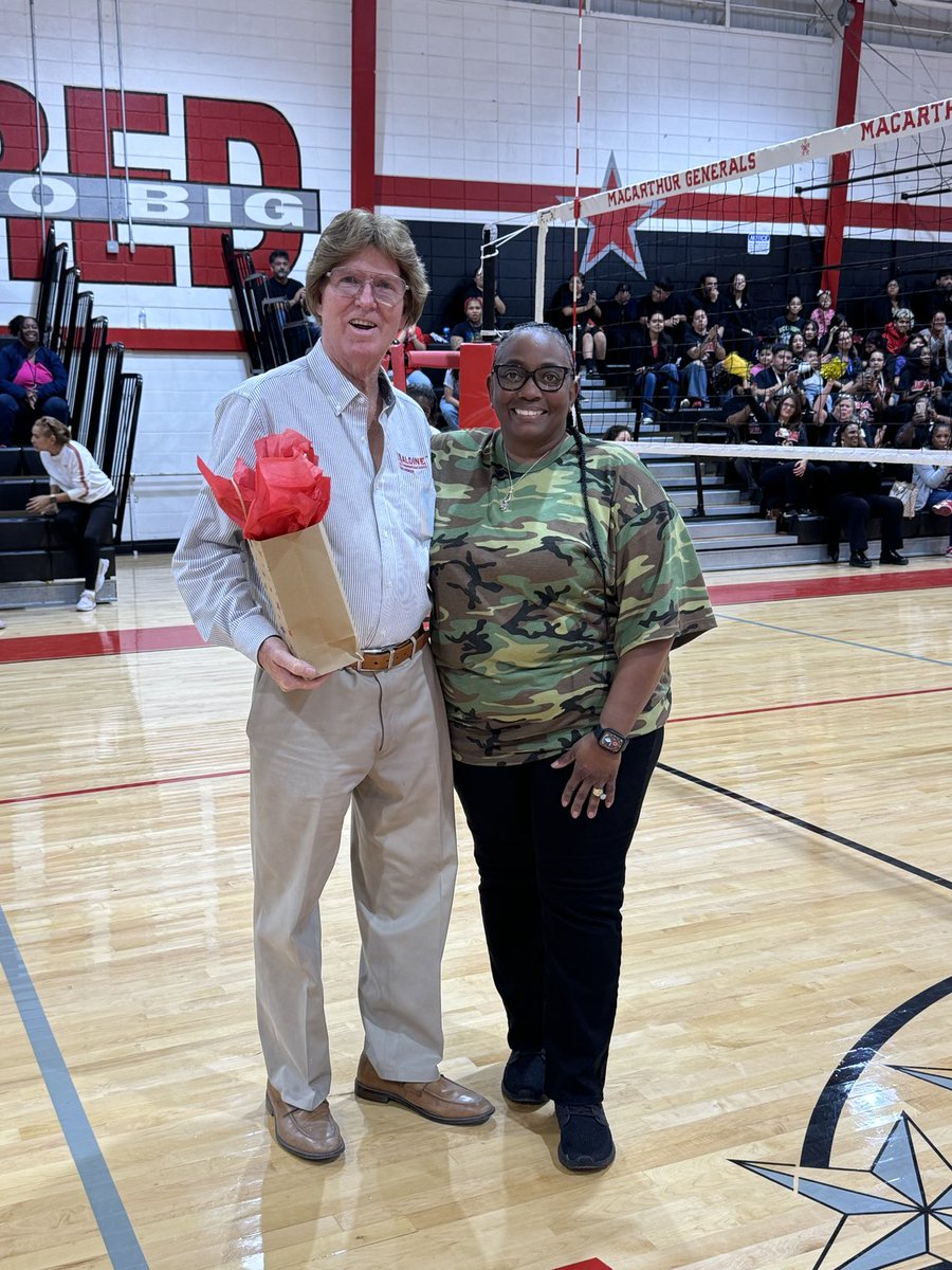 MacGeneralsVB's tweet image. Always good to see Mr Mead supporting Big Mac VB. Thanks for you encouragement and support. #MPND ⁦@MacGenAthletics⁩ ⁦@AldineSports⁩