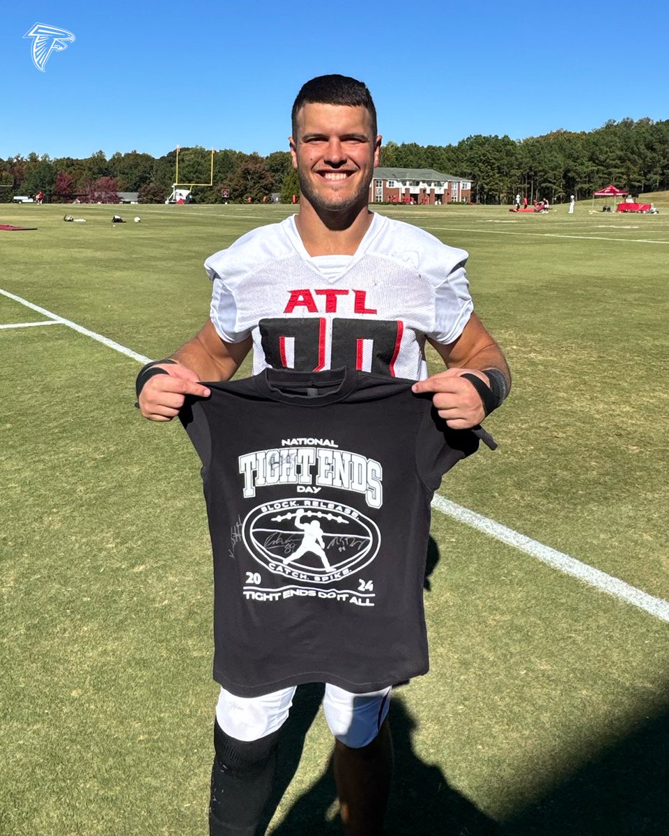 In honor of #NationalTightEndsDay tomorrow ⤵️

RT for a chance to win this t-shirt signed by our tight ends!