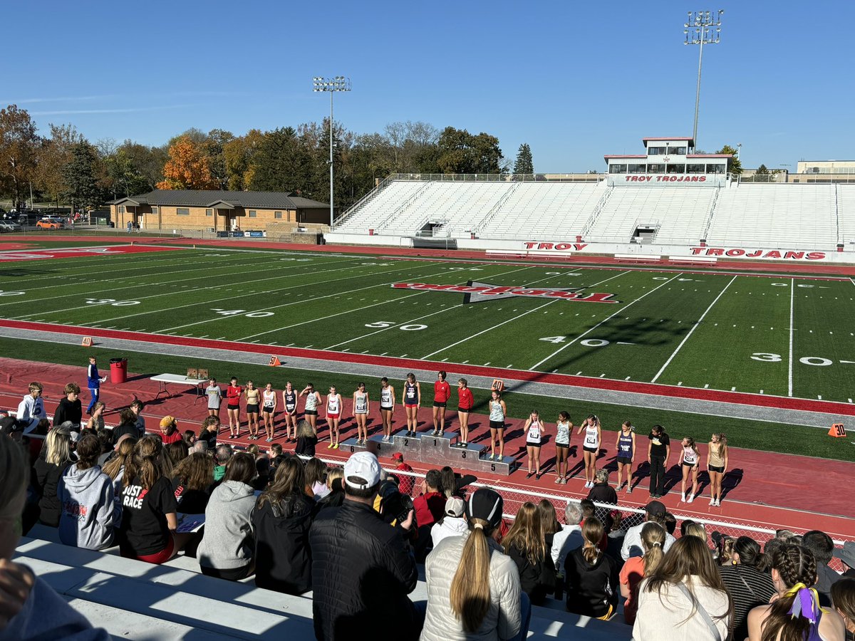 rburn10's tweet image. Congratulations to @EAST_HAWKS @LEHS_xc runners Molly Deardorff4th) and Ava Dickenson(11th) as they punch their tickets to the @OHSAASports state meet! Congratulations to all our Thunderhawk runners today!!