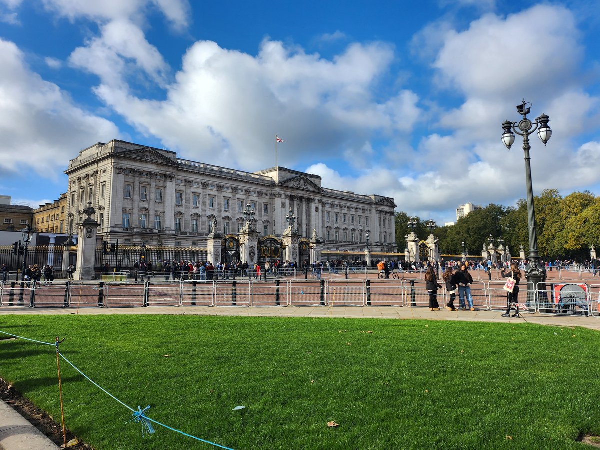 Mrs Hutton tweet media