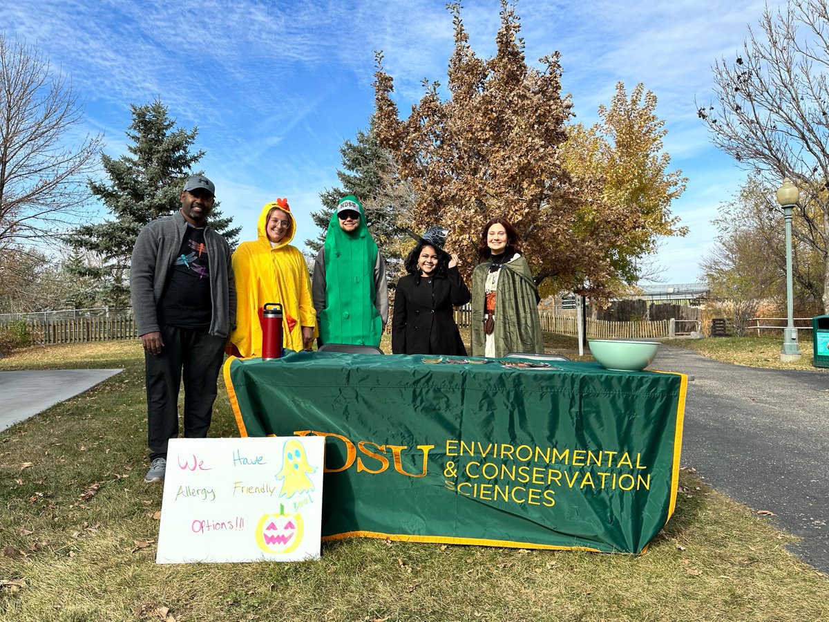 NDSU_ECS's tweet photo. ECS students volunteering at the Fargo 2024 Red River Boo at the Zoo! https://t.co/CP3u3tAVHe