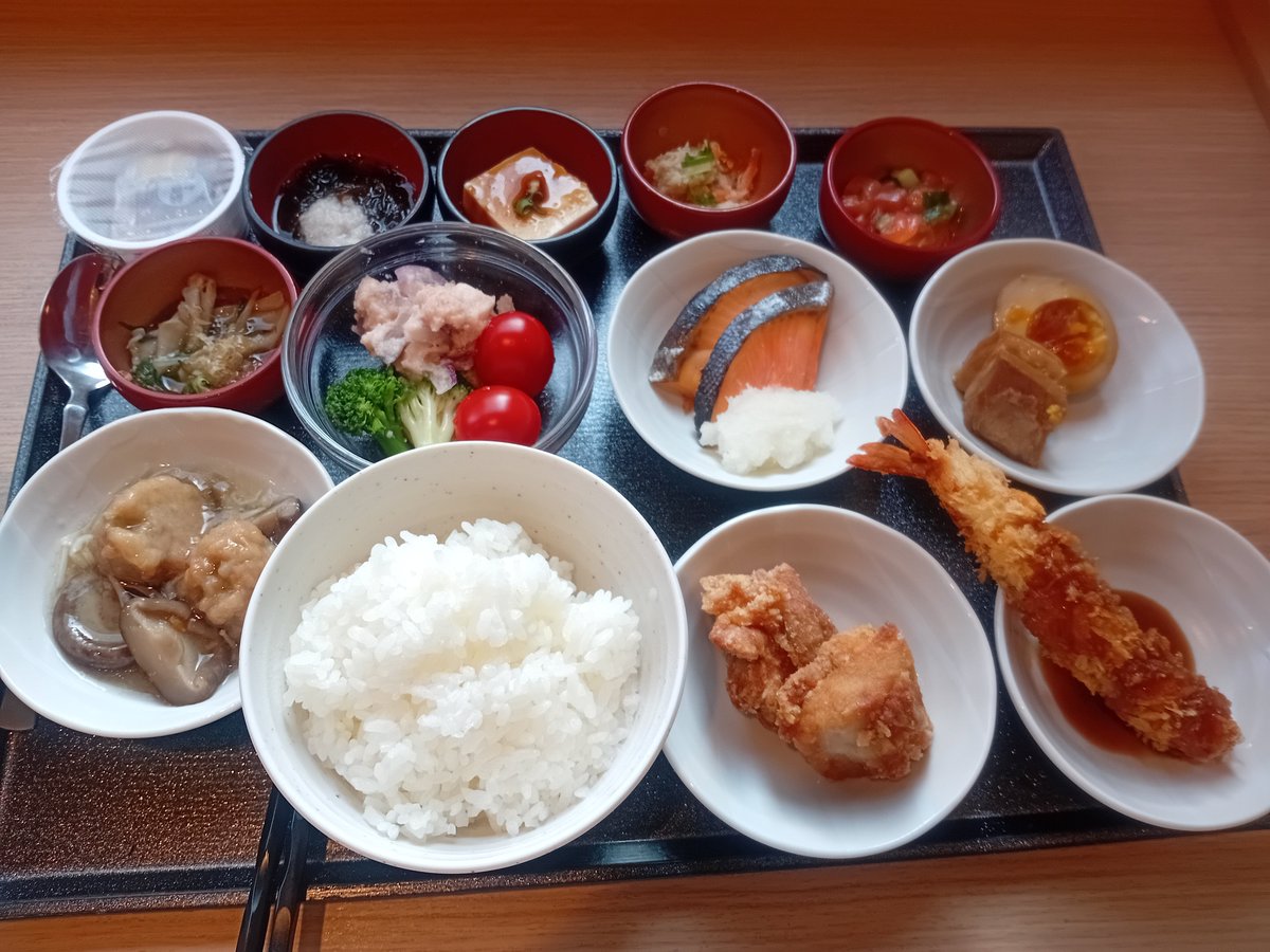 PEryugaku's tweet image. 日本の朝食(ホテル)は最高ですね。色々な種類のヘルシーなおかず。こんな食事を1000円で食べれるとは…
#breakfast #japanesebreakfast
#朝食