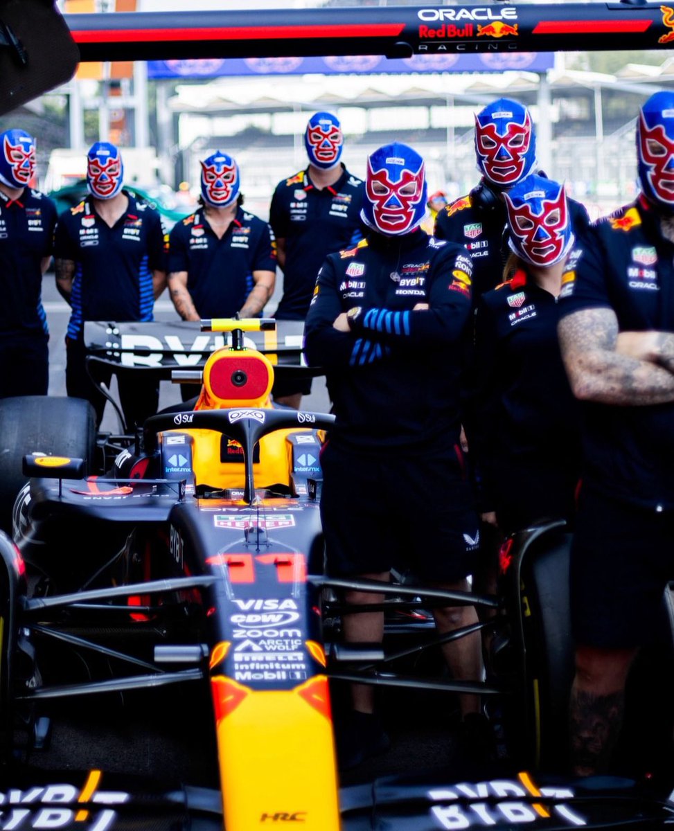 Yo creo que una máscara de payaso 🤡 hubiera quedado más ad-hoc