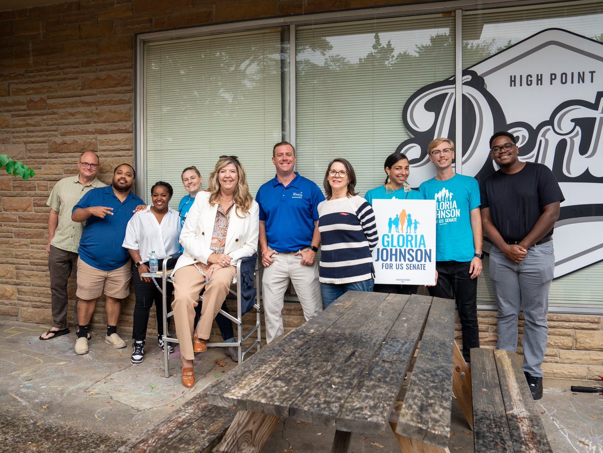 VoteGloriaJ's tweet photo. Big shoutout to the amazing volunteers I joined in Memphis to knock doors and have conversations with voters with @JesseForTN97 today!

When we organize, we win! https://t.co/E2D4pSpVWZ