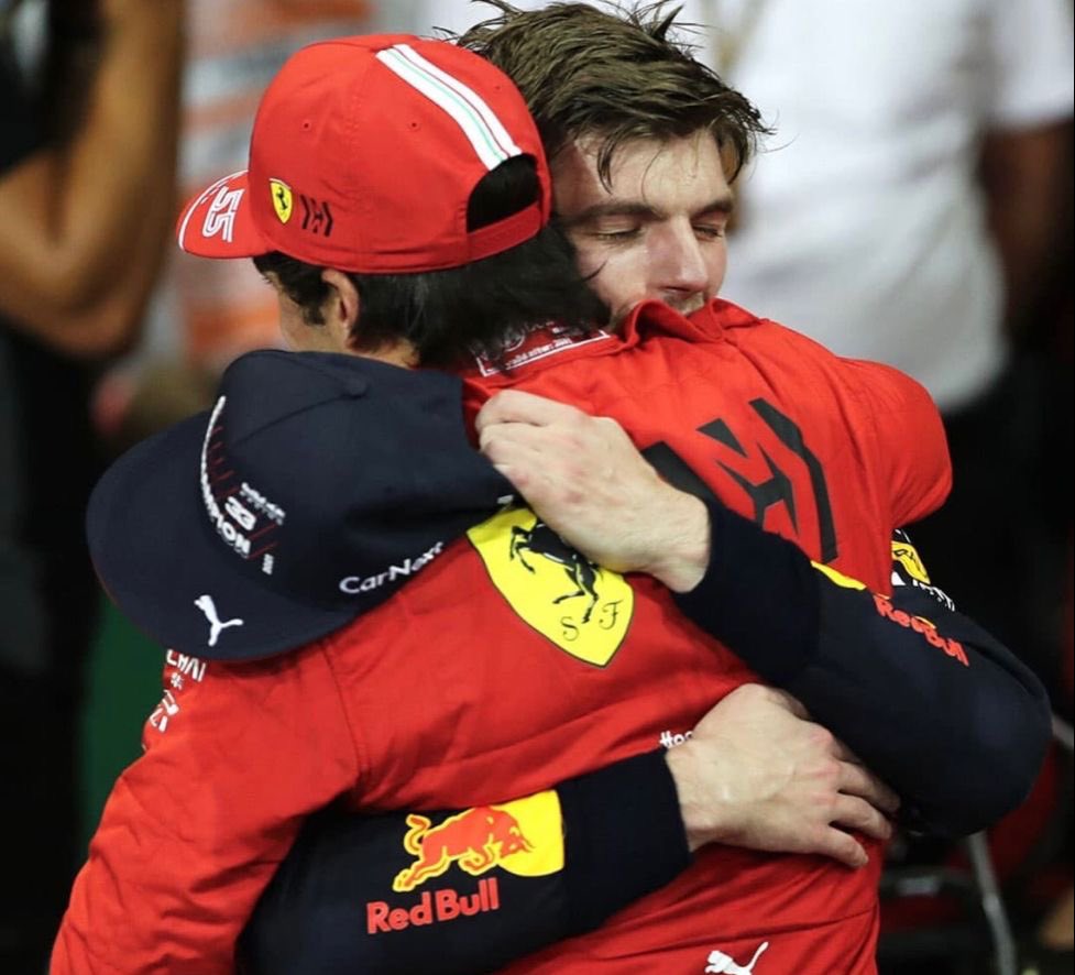 sainzfiles's tweet photo. "max hates carlos" 
meanwhile carlos and max: https://t.co/XiEsuF2xQh