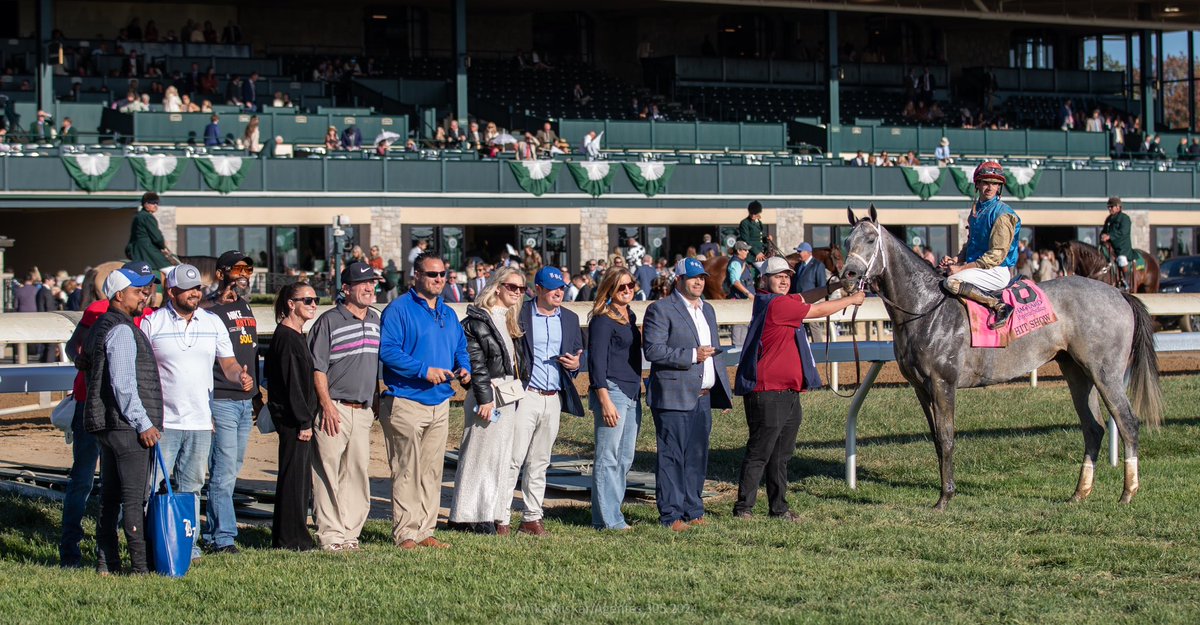 agentes305's tweet photo. HIT SHOW fought his way to the front in the final stretch to win the G2 Fayette Stakes, ridden by @flothejock for trainer @bradcoxracing … a record fall season for Cox’s barn on stakes victories … Congratulations to the entire team !

HIT SHOW logró dar alcance al puntero entrando en la recta final para ganar la edición 2024 del Fayette Stakes, monta de Florent Geroux para la cuadra de Brad Cox, quien cierra con récord de victorias clásicas para el meeting de otoño en Keeneland. Felicidades a todo su equipo por este éxito.

📸 @seattleracing Agentes 305