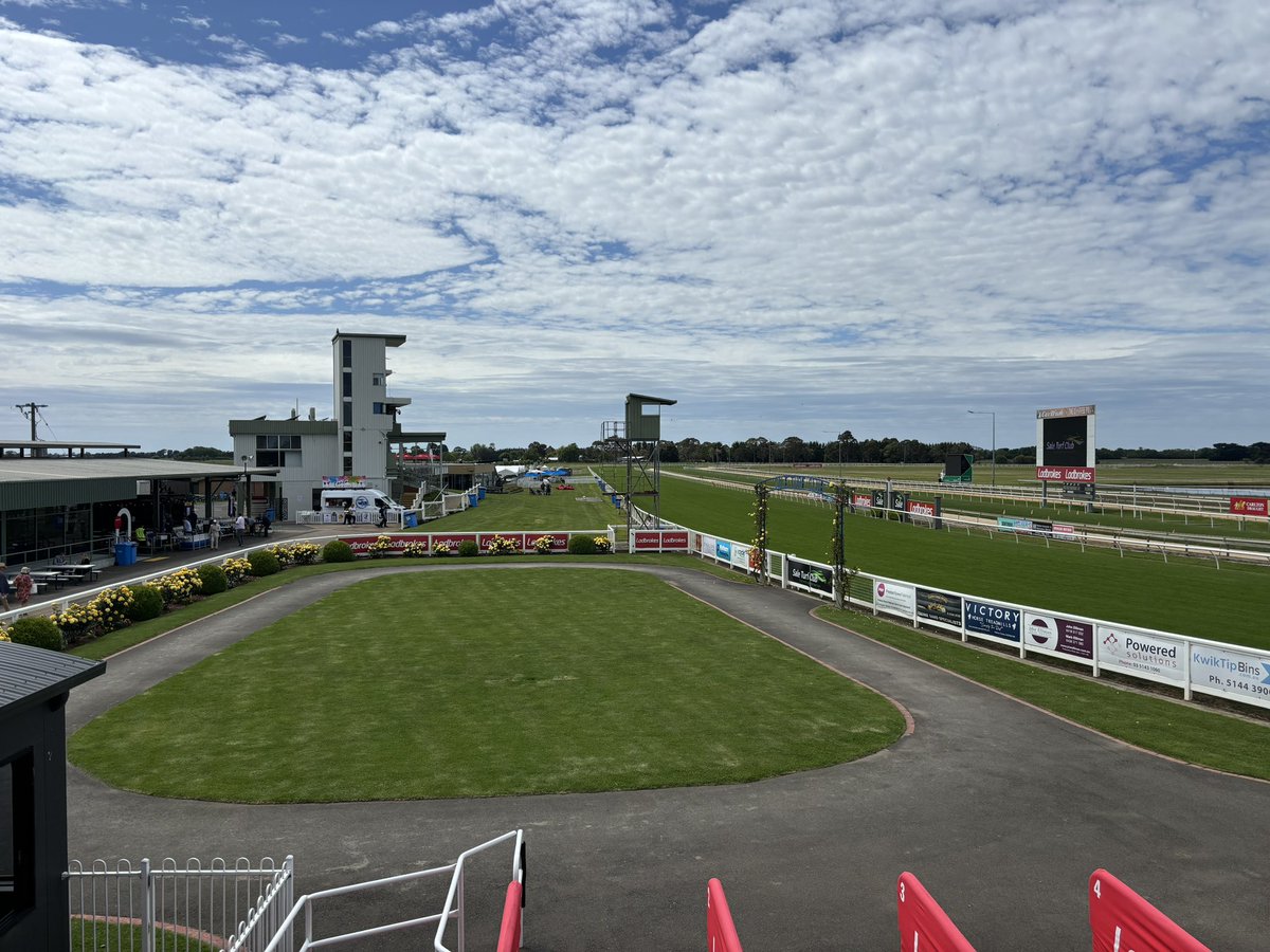 Latham231's tweet photo. Perfect day for Sale Cup! @Racing @saleturfclub https://t.co/ijrceF61mA