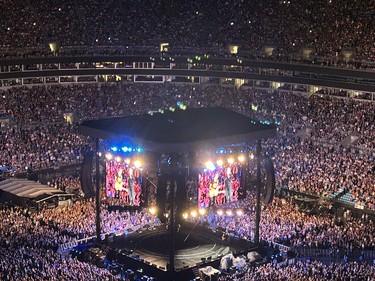 It’s all about relationships <a href="/ericchurch/">Eric Church</a> called <a href="/KeithUrban/">Keith Urban</a> and he and @nicolekidman are here in Charlotte! #ConcertforCarolina