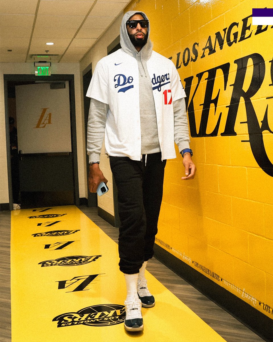 Lakers's tweet photo. It's Shotime 💙 https://t.co/XPvbdC7OhF