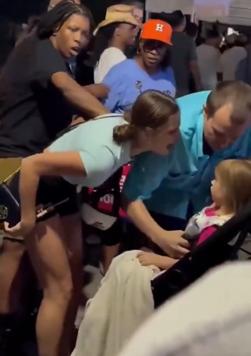 eyuplovely's tweet image. Americans when their cheeseburger delivery slave forgets the Rick and Morty sauce