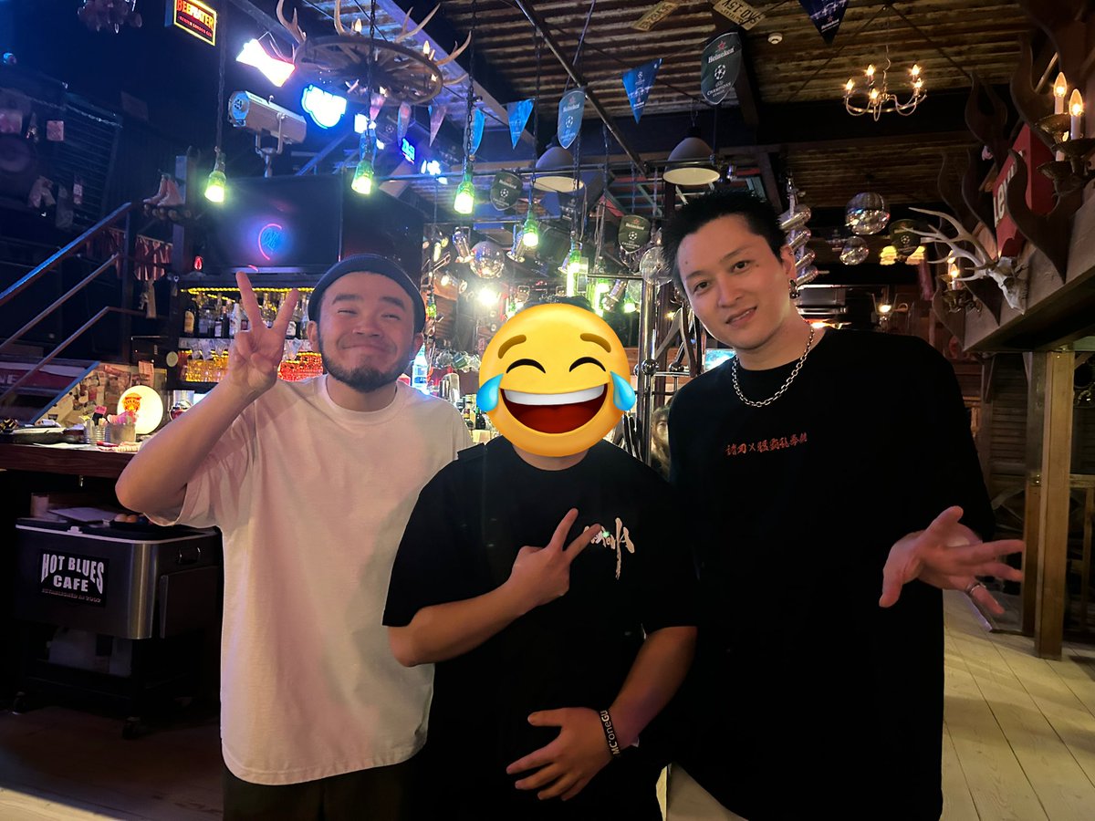 Sana03603861's tweet photo. 昨日は夢のようなライブだった。
いまだに自分があの空間にいた事に実感が湧かない。
もう、とにかく近くてMOROHAの本気に圧倒されまくった。
そしてライブ後の神対応！

俺は（2024/10/26 Trigger off）この日を一生忘れないだろう。

#MOROHA
#Triggeroff https://t.co/6TG8HxGrUI