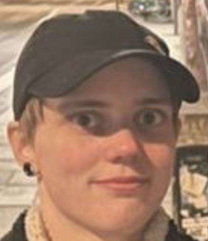 traktorlesba's tweet photo. meg når folk tror de får en ekstra time på byen pga stilling av klokka https://t.co/JO6CUZEGIz