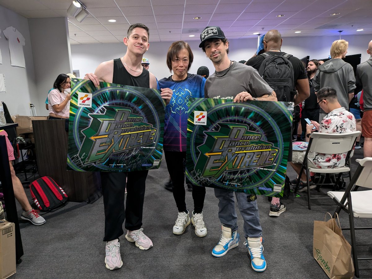 Double siggies on the DDR Extreme marquees from the man, the myth, the legend <a href="/NAOKI_MAEDA428/">NAOKI (前田尚紀)</a>!!!!!!
I can't stop crying buckets of tears!