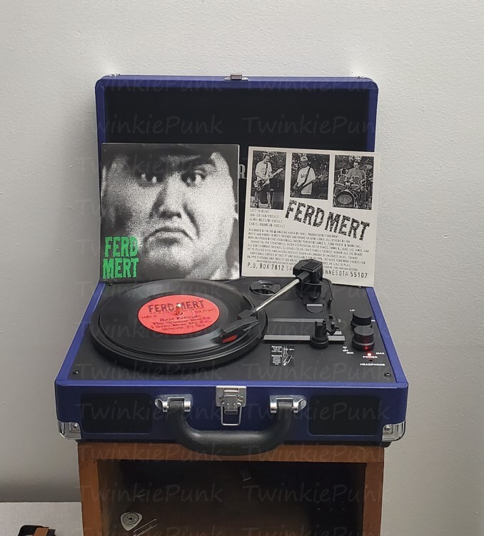 TwinkiePunk's tweet image. Ferd Mert, 'Best Friends' ep.  Self-released in 1995.

#FerdMert #SelfReleased #VinylRecords #VinylMusic #PunkRock #Punk