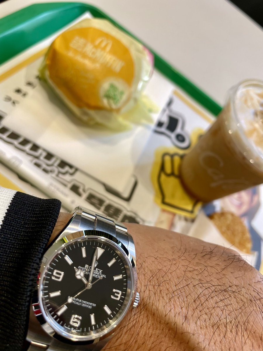 j_especially's tweet photo. 朝マック😍 https://t.co/xhMqxeSk02