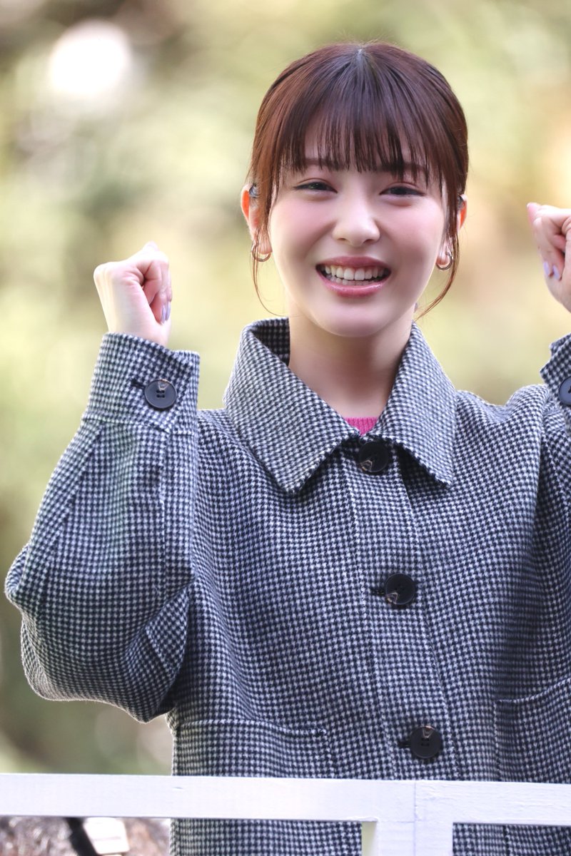 DD_flanker's tweet photo. 2024/10/27
金沢マラソン2024
ゲスト：浜辺美波さん

まさかまさかの急遽ゲストとして御登壇されていました♪

手前のランナー、奥のランナーに満遍なく笑顔と声援を送り、沿道にも笑顔を。

能登復興支援と石川県への愛本当にありがとうございます♪

#金沢マラソン 
#能登復興
#浜辺美波 https://t.co/cCsdEO5F8Z