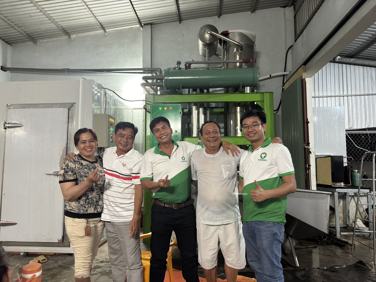 TamKNX's tweet photo. Niềm vui
Của ông chú khởi nghiệp tuổi U50
Sau khi nhận Máy Đá Viên ICE COOL
#MayLamDa #MayDaVien #ICECOOL #KhoiNghiep https://t.co/Bp2tytpZ13