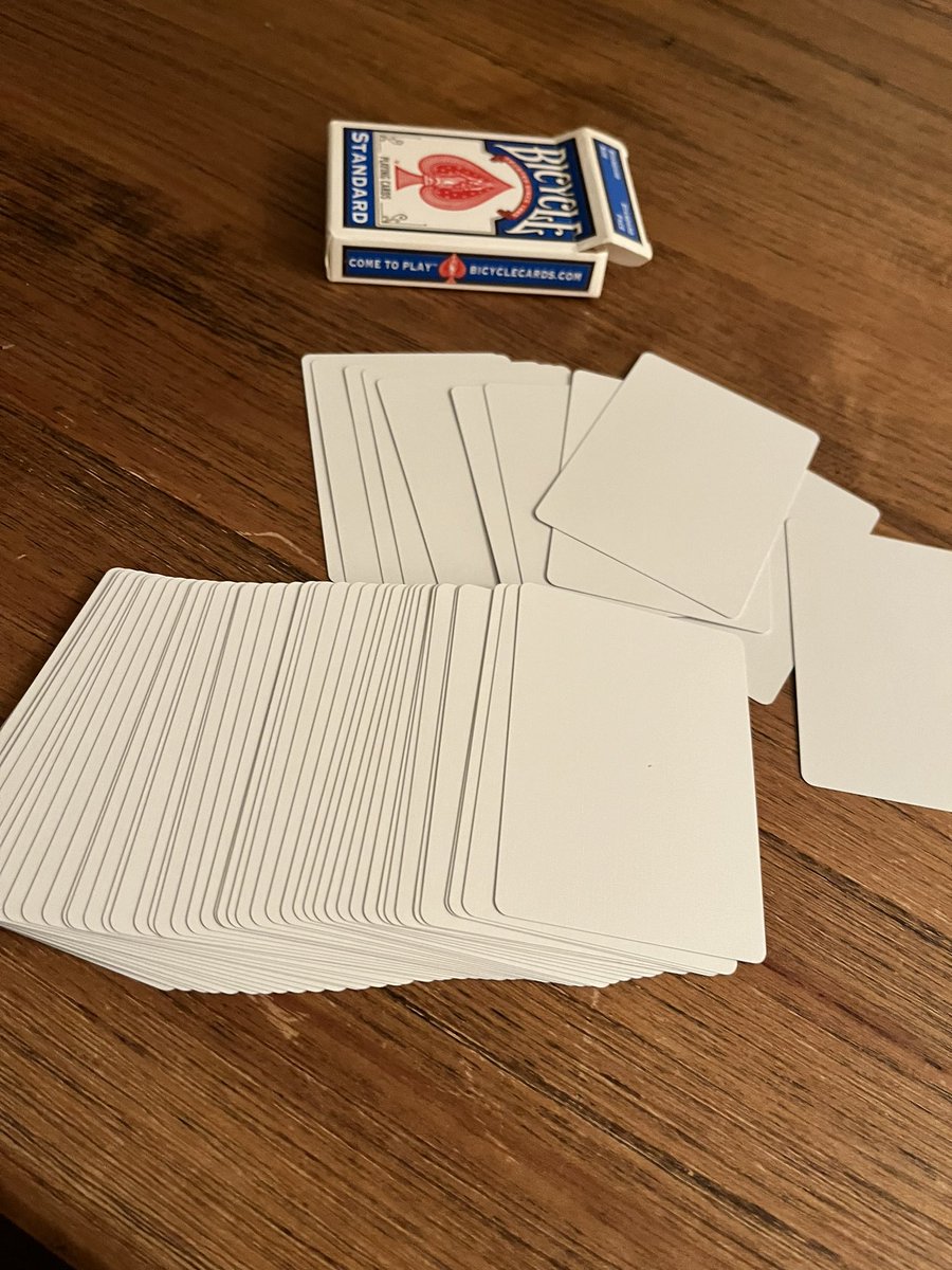 amadolunatweets's tweet photo. @bicyclecards did I find the special pack? lol https://t.co/Yh9xooDcNh