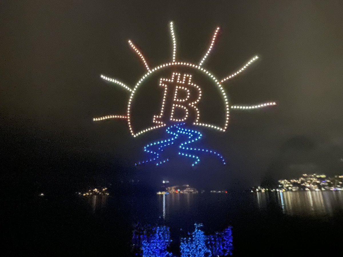 ✨Amazing drone show over lake #Lugano - the story of #bitcoin! All residents in Lugano can see!! #PlanBForum#Blockchain