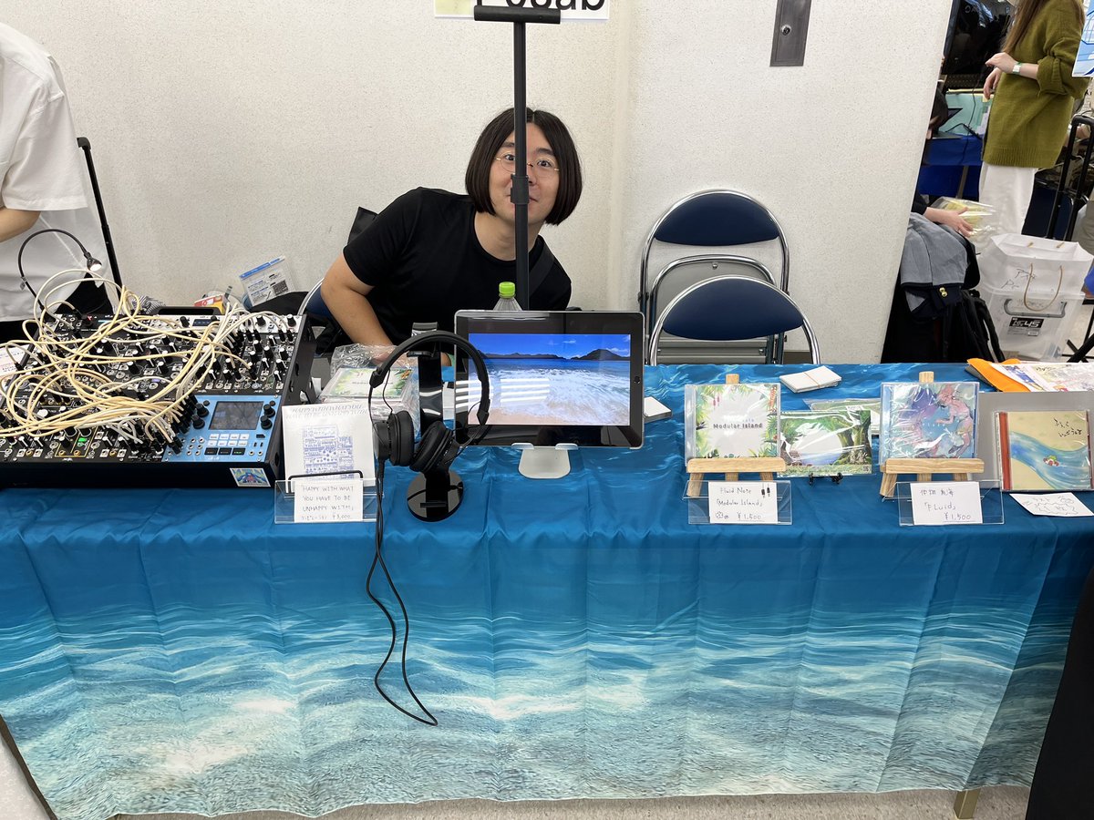 fluid_note's tweet image. Fluid Noteです、概ね設営完了です！
初音源「Modular Island」その他あるので是非お立ち寄りください！
モジュラーシンセサイザーは音源で使用した機材そのもの、セッティングも同じような状態にしています！
#M32024秋