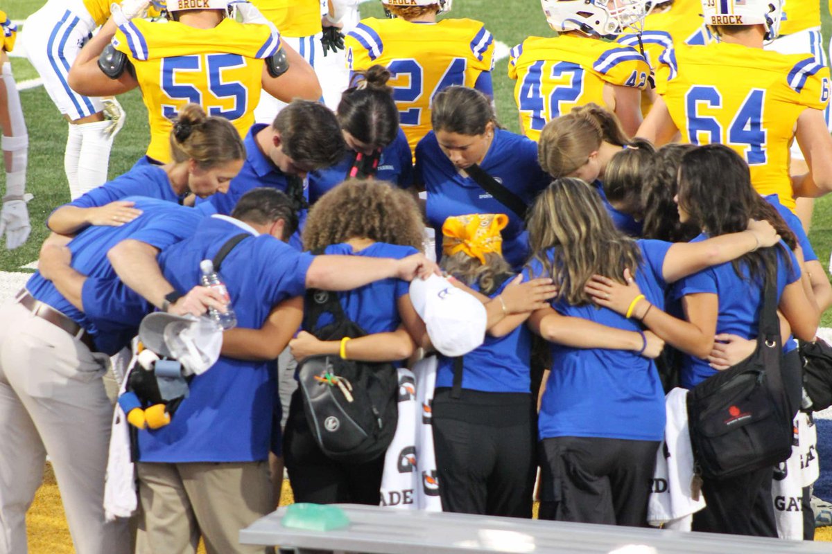 Coach_Connors's tweet photo. Every practice, every gameโฆ..they are there!!!! Picture speaks to how much they care for what they do and how much they care for whom they do it for!!! #NotAboutMe https://t.co/mjgQawTKKm