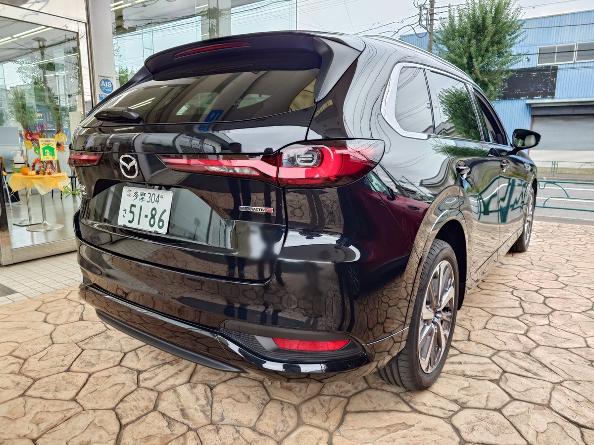 で、やっと乗れました、CX-80。肝は以下だと思います。
・ドイツのEセグ車以上に慣れていれば何もかも問題なし
・トヨタ（含レクサス）が好きな人には向かない
乗る側の経験と資質が問われる車でしょうね。