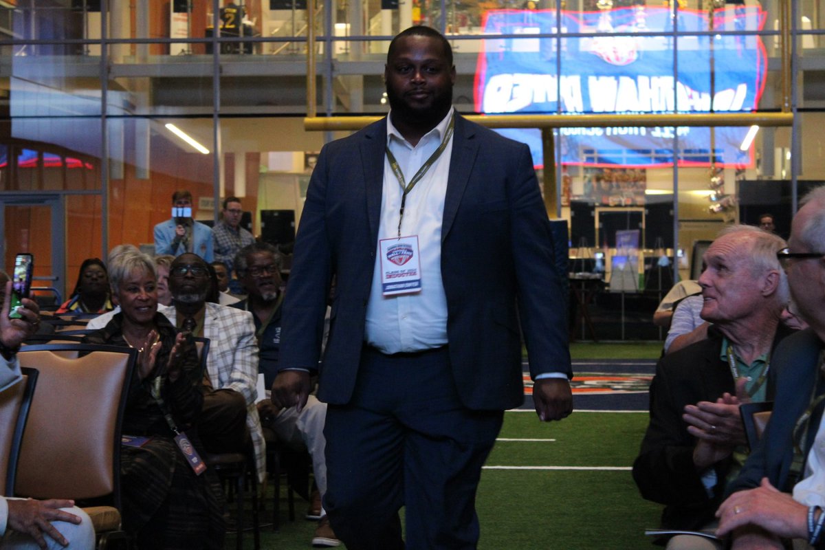 Georgia High School Football Hall of Fame (@ga_hs_hof) on Twitter photo Congratulations to <a href="/GeorgiaTechFB/">Georgia Tech Football</a> legend and <a href="/Kell_Football/">Kell HS Football</a> Running back coach, Jonathan Dwyer! Congratulations to <a href="/GeorgiaTechFB/">Georgia Tech Football</a> legend and <a href="/Kell_Football/">Kell HS Football</a> Running back coach, Jonathan Dwyer!