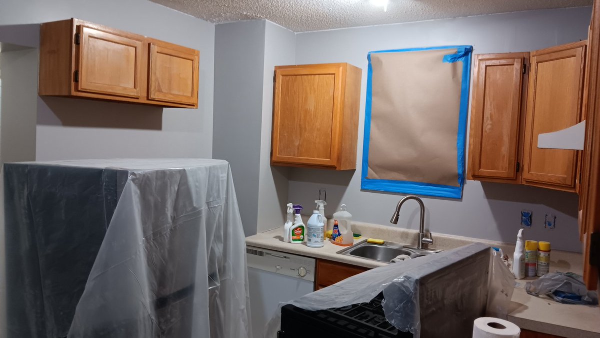 Ms_ValFrazier's tweet photo. Wall color came out pretty nice.... now time to paint the trim.... 🎨 🖌🏡 #RealEstateInvestor #RealEstate #MemphisRealEstate #Painting https://t.co/RGXMWPvOyx