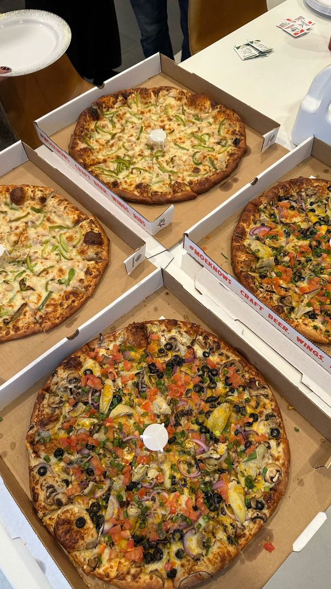 SidraSh74428366's tweet photo. Celebrating love and good food with my โค over a table full of pizzas! ๐๐
#DinnerWithLove #PizzaParty #QualityTime https://t.co/rk6WdQ8eqP