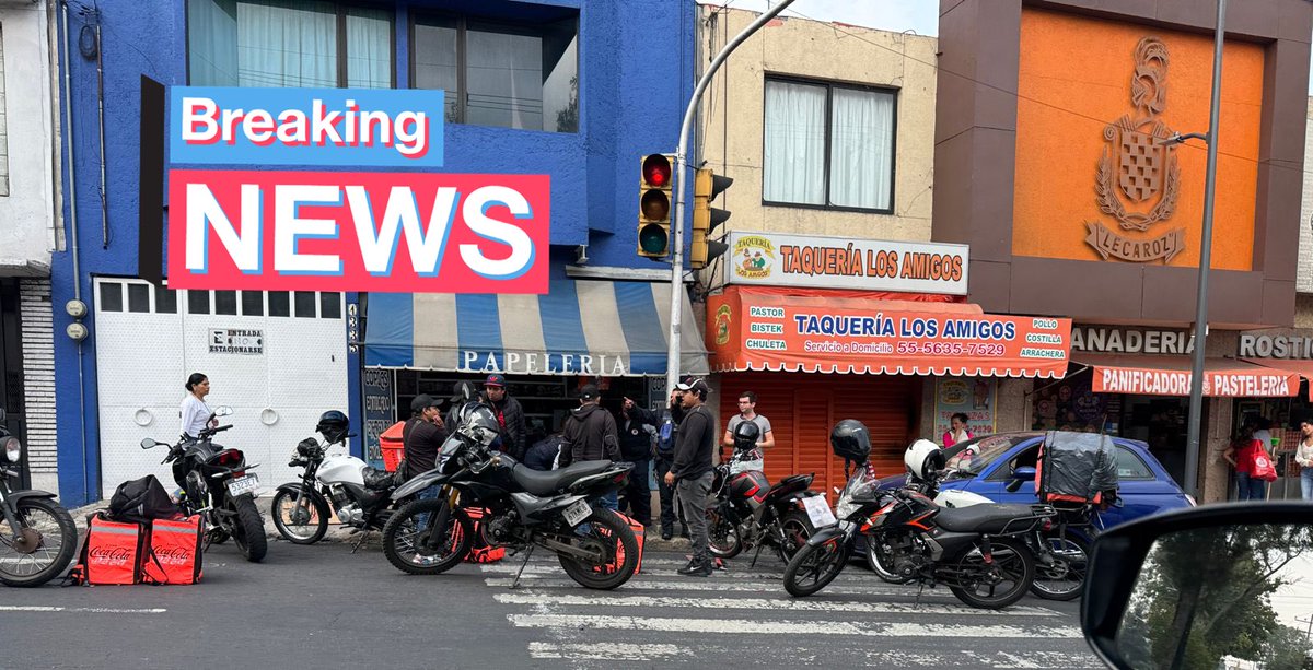 EnlaceTAguilas's tweet photo. #PrecaucionVial accidente de un motociclista sobre Calzdelas Águilas. @PORLASAGUILAS #INMEDIATA respuesta y atención de #SectorAlpes al lugar. Gracias @UCS_GCDMX #Heracles @observseguridad @PabloVazC @En_LasAguilas https://t.co/xzyqm4vXzq