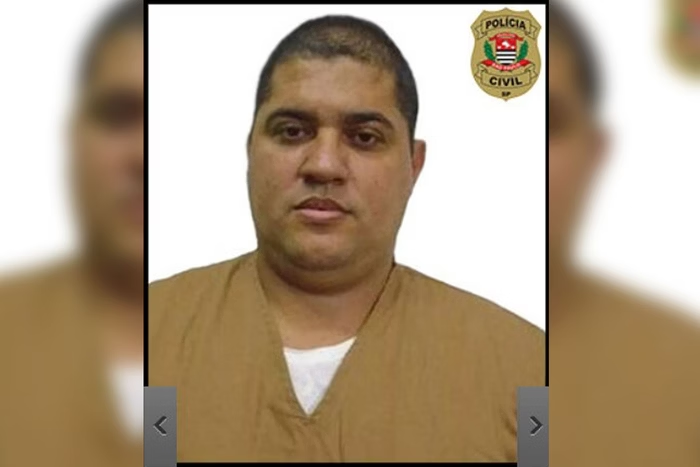 Metropoles's tweet photo. ➡️ André do Rap: solto pelo STF, paradeiro de chefão do PCC é mistério

Um dos principais fornecedores de cocaína do PCC para a Europa segue em liberdade, de forma ilegal, após sair pela porta da frente da cadeia

Leia: https://t.co/GLQSXUf6yb https://t.co/KpBM0ILqei