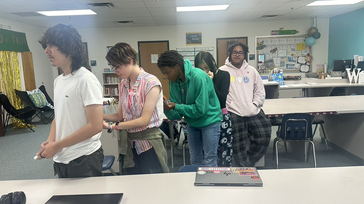 Fun Friday with Turtle shells 🐢. Writing encouraging words and appreciating each other 🫶🏾