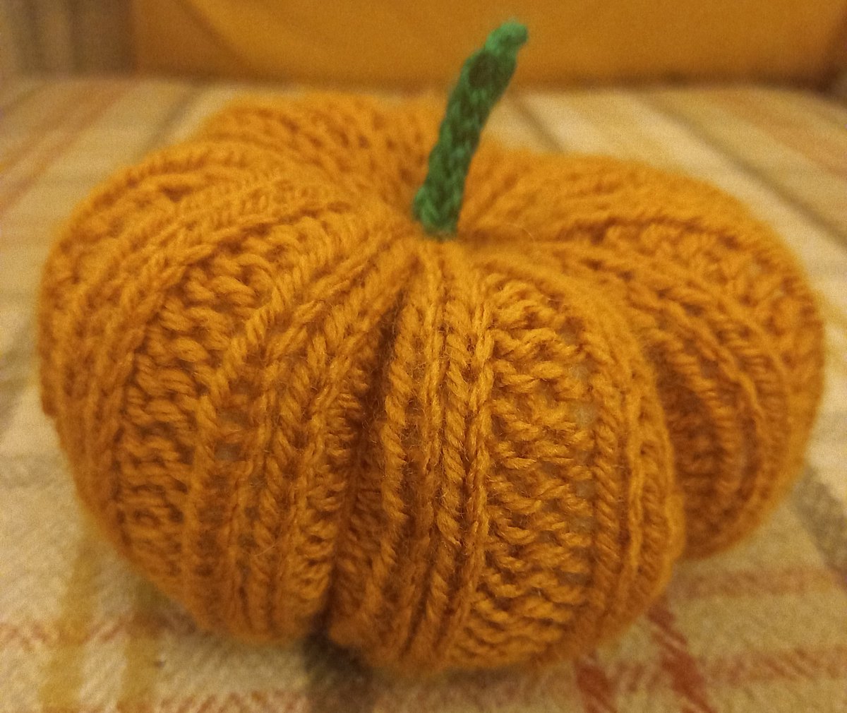KnittedandDelic's tweet photo. Now selling Medium Pumpkins  🎃  perfect for this time of Autumnal year and Halloween. Medium Pumpkin measures 4.5 Inches high and  5 Inches wide. Other Colours are available just message me. Available in 3 sizes:
• Small £5.00
• Medium £7.50
• Large £10.00 https://t.co/MhYg4jZ6pg