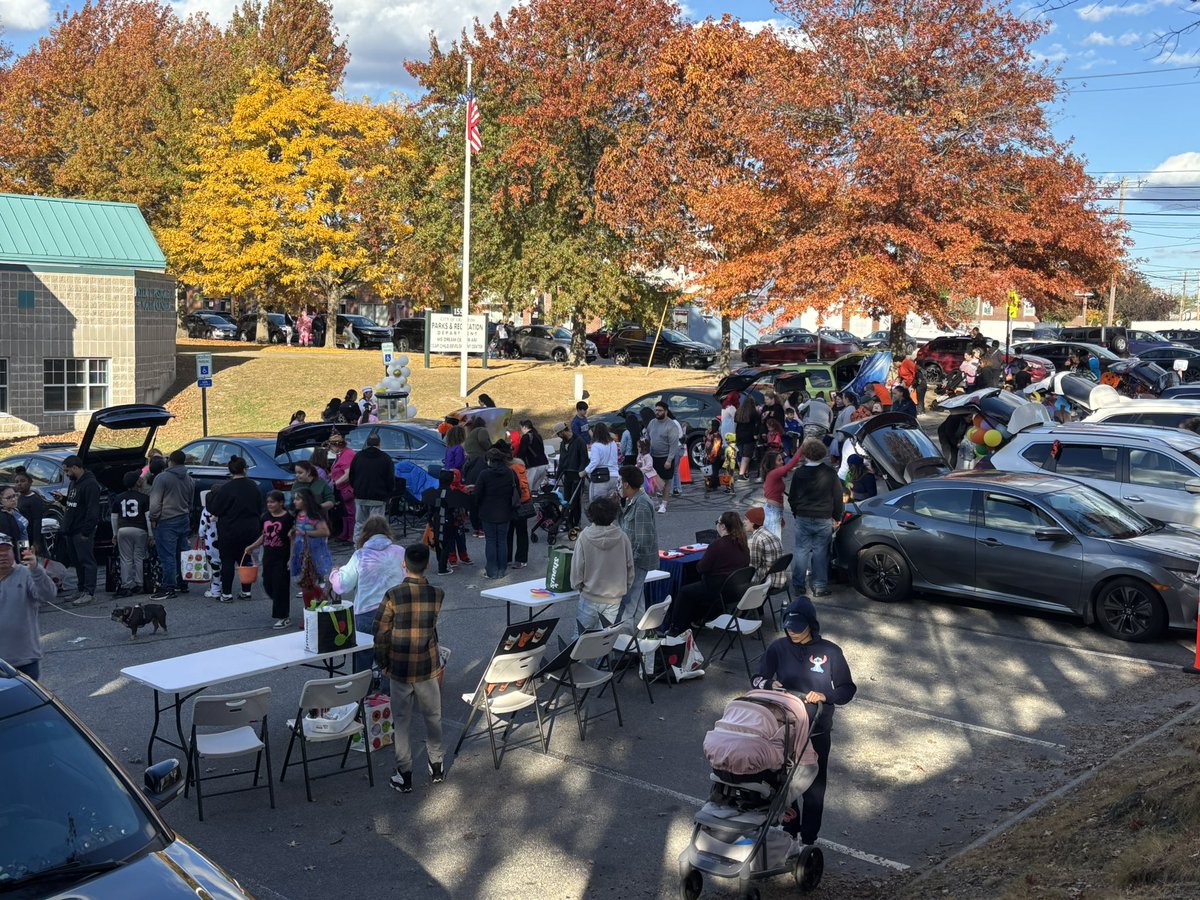 Trunk or Treat! 👻

Our constituent services team is at the YMCA in Cranston to pass out candy and spread the word about the services we provide.

Hope everyone has a fun and safe Halloween weekend. 🎃