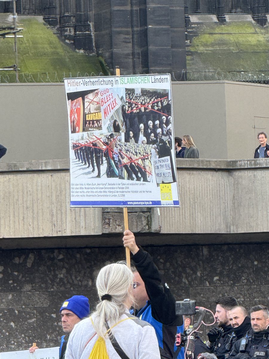 LoveGuerillero's tweet photo. #Köln #2610 #GegenJedeFormVonRassismus #BPENe #Stürzenberger https://t.co/h7oevCTAao