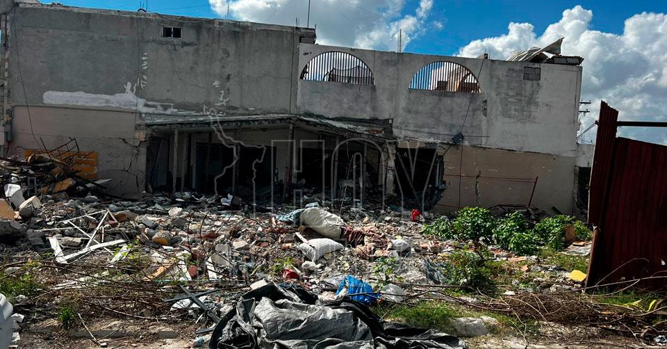 MasFelona's tweet photo. #reynosafollow Hallaron un explosivo en la casa que exploto en el modulo 2000 y la sedena fue hacer cuadro,pero si saben que el bueno es su excompañero de armas mario guitian apodado La Chispa y fue un asunto de muchos cuetes. https://t.co/KRHyhRxk9Y